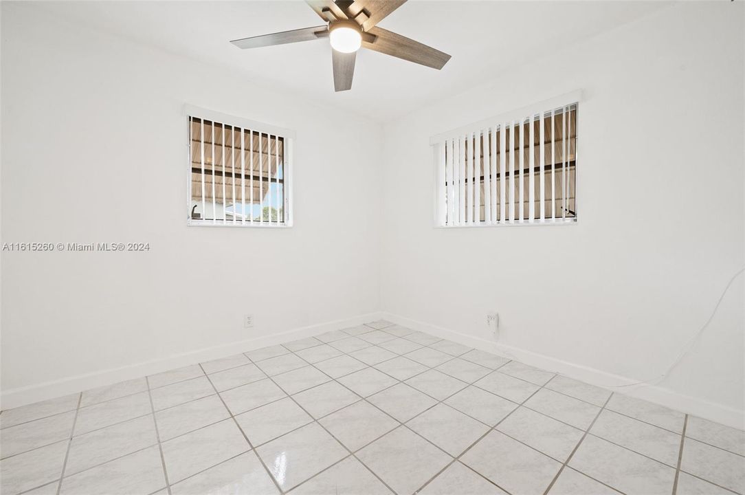For Sale: $550,000 (2 beds, 1 baths, 851 Square Feet)