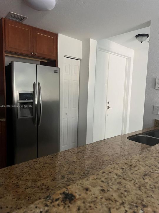 For Rent: $3,200 (2 beds, 2 baths, 1225 Square Feet)