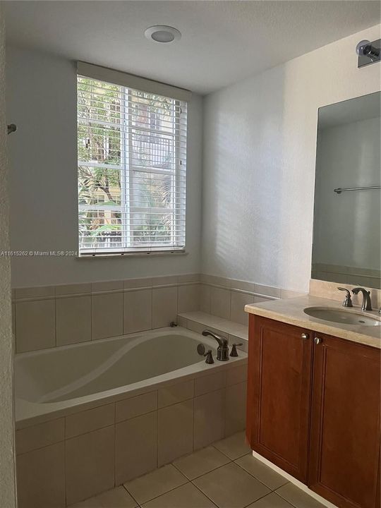 For Rent: $3,200 (2 beds, 2 baths, 1225 Square Feet)