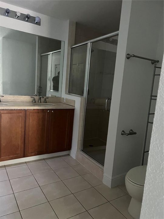For Rent: $3,200 (2 beds, 2 baths, 1225 Square Feet)