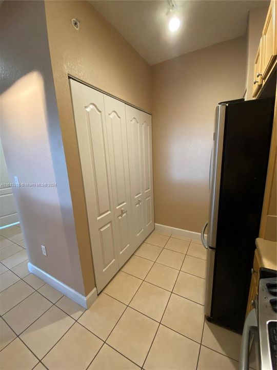 For Rent: $2,700 (2 beds, 2 baths, 1010 Square Feet)