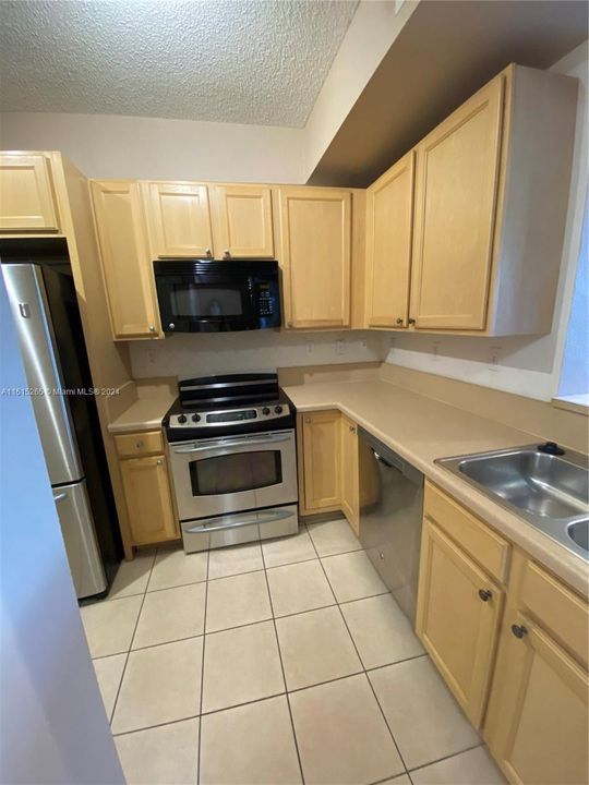 For Rent: $2,700 (2 beds, 2 baths, 1010 Square Feet)