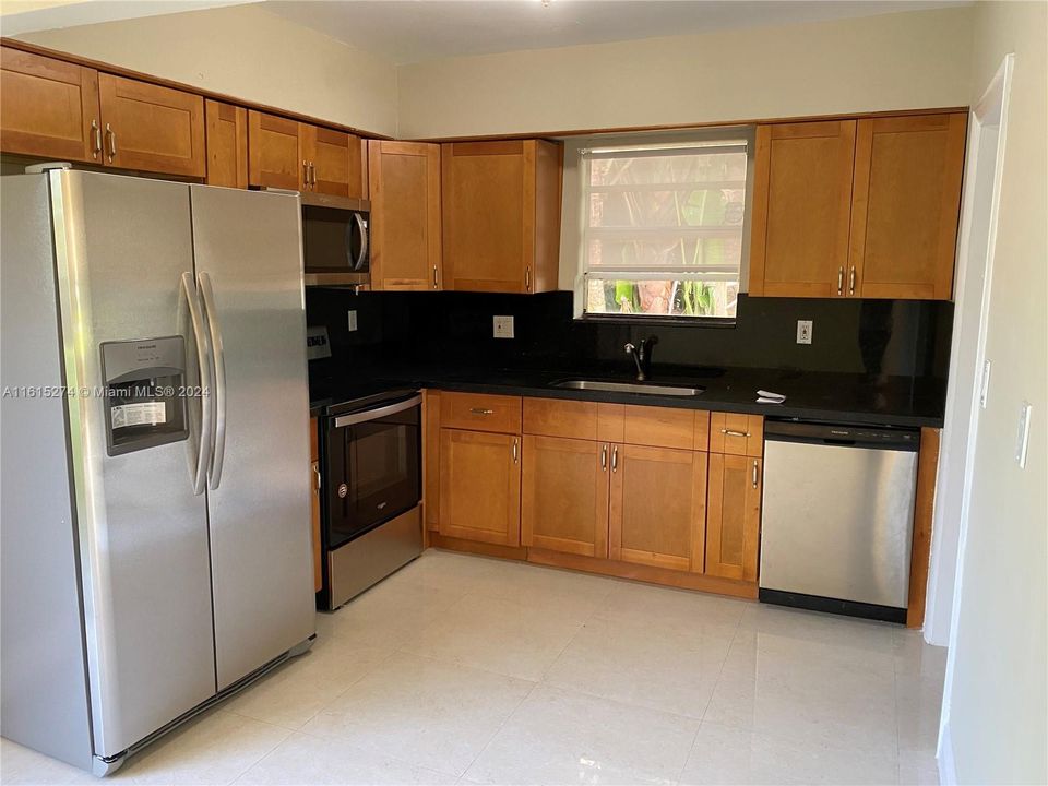 For Rent: $4,250 (4 beds, 2 baths, 1407 Square Feet)