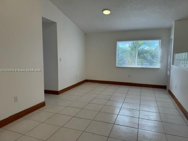 For Rent: $2,400 (2 beds, 2 baths, 800 Square Feet)