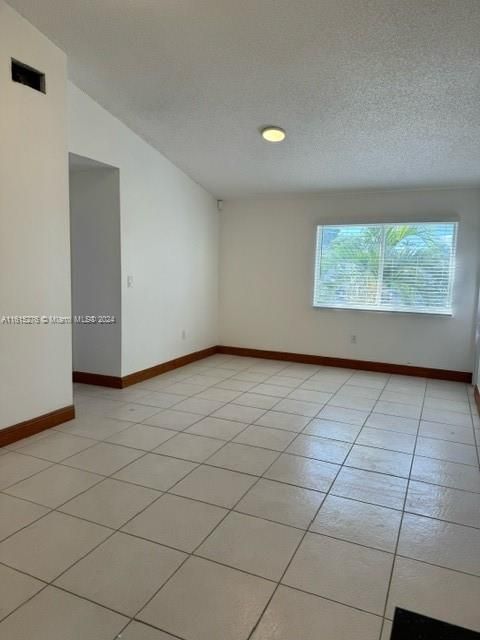 For Rent: $2,400 (2 beds, 2 baths, 800 Square Feet)