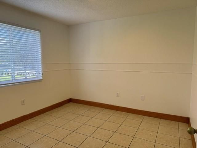 For Rent: $2,400 (2 beds, 2 baths, 800 Square Feet)