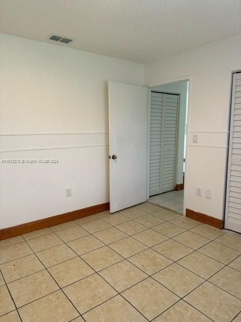 For Rent: $2,400 (2 beds, 2 baths, 800 Square Feet)