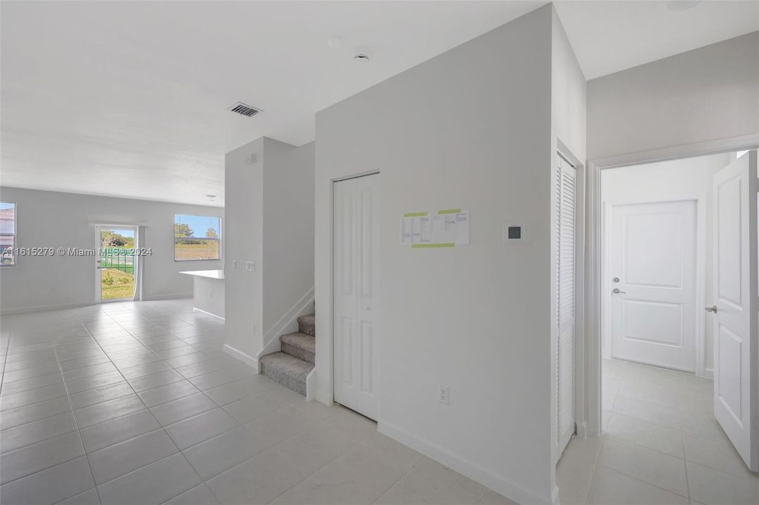 Active With Contract: $1,995 (1 beds, 1 baths, 0 Square Feet)