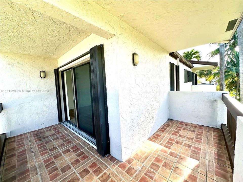 Master bedroom wrap around balcony