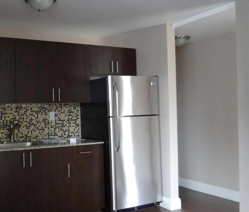 For Rent: $2,175 (2 beds, 1 baths, 780 Square Feet)