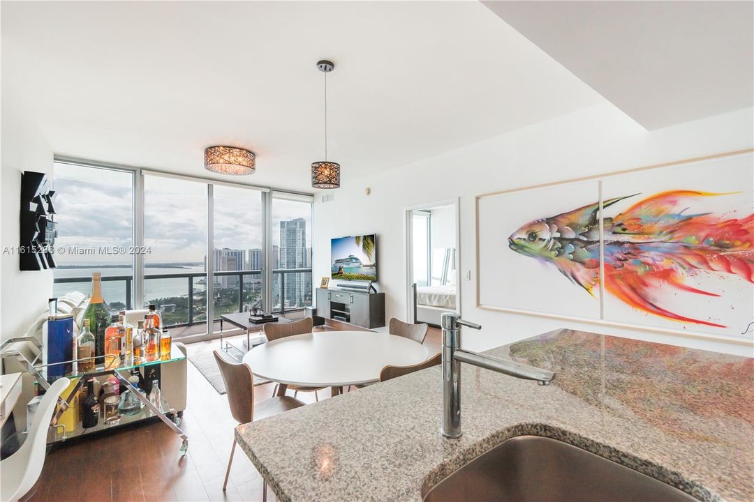 For Sale: $690,000 (1 beds, 1 baths, 948 Square Feet)