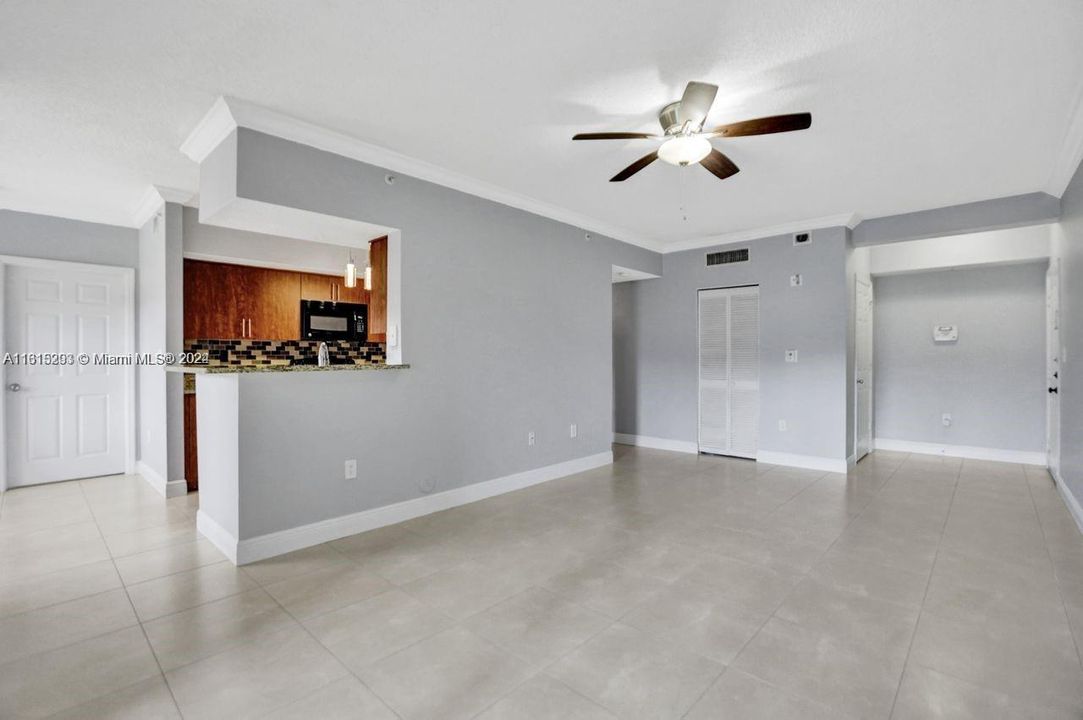 For Sale: $355,000 (2 beds, 2 baths, 1130 Square Feet)