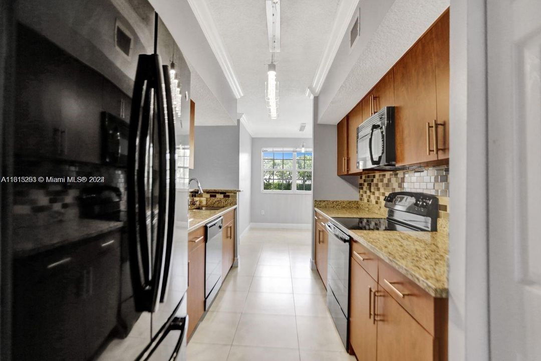 For Sale: $355,000 (2 beds, 2 baths, 1130 Square Feet)