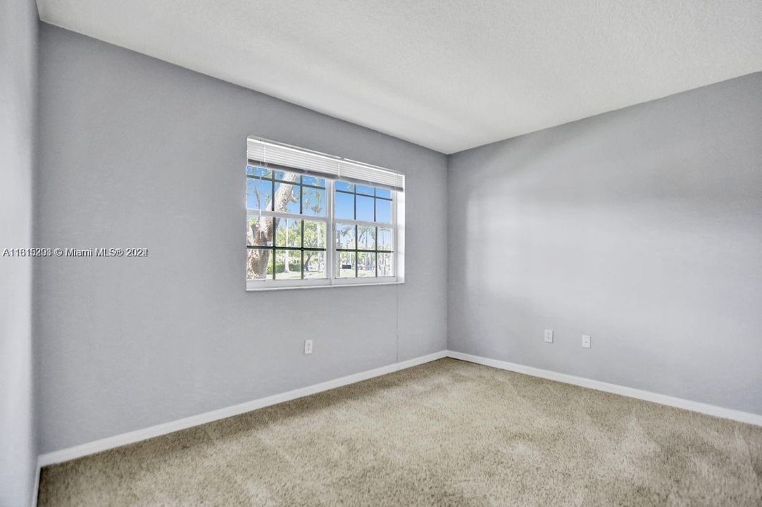 For Sale: $355,000 (2 beds, 2 baths, 1130 Square Feet)