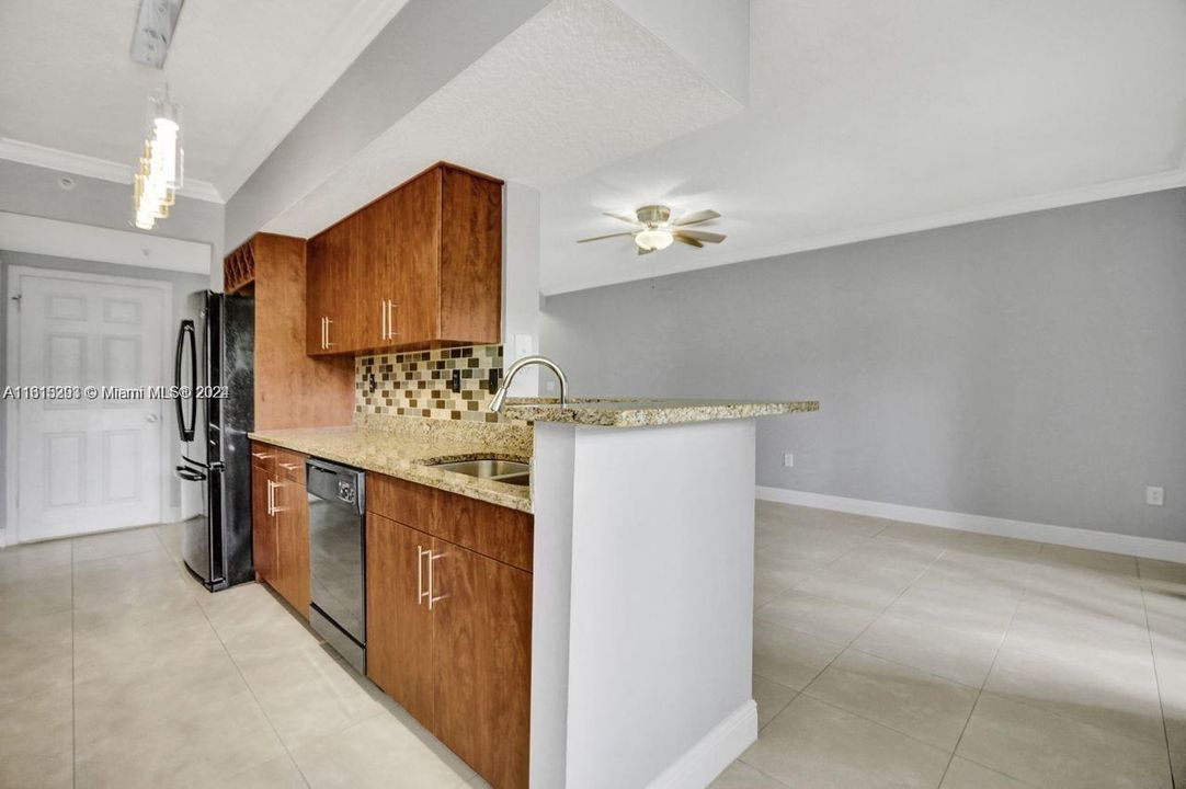 For Sale: $355,000 (2 beds, 2 baths, 1130 Square Feet)