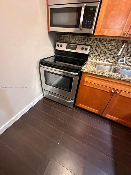 For Rent: $2,150 (1 beds, 1 baths, 828 Square Feet)