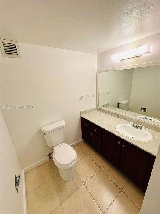 For Rent: $2,150 (1 beds, 1 baths, 828 Square Feet)