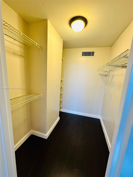 For Rent: $2,150 (1 beds, 1 baths, 828 Square Feet)