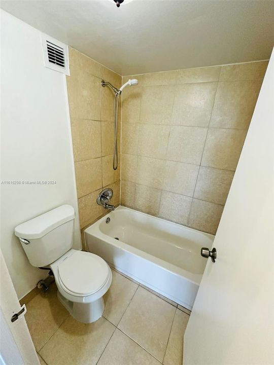 For Rent: $2,150 (1 beds, 1 baths, 828 Square Feet)