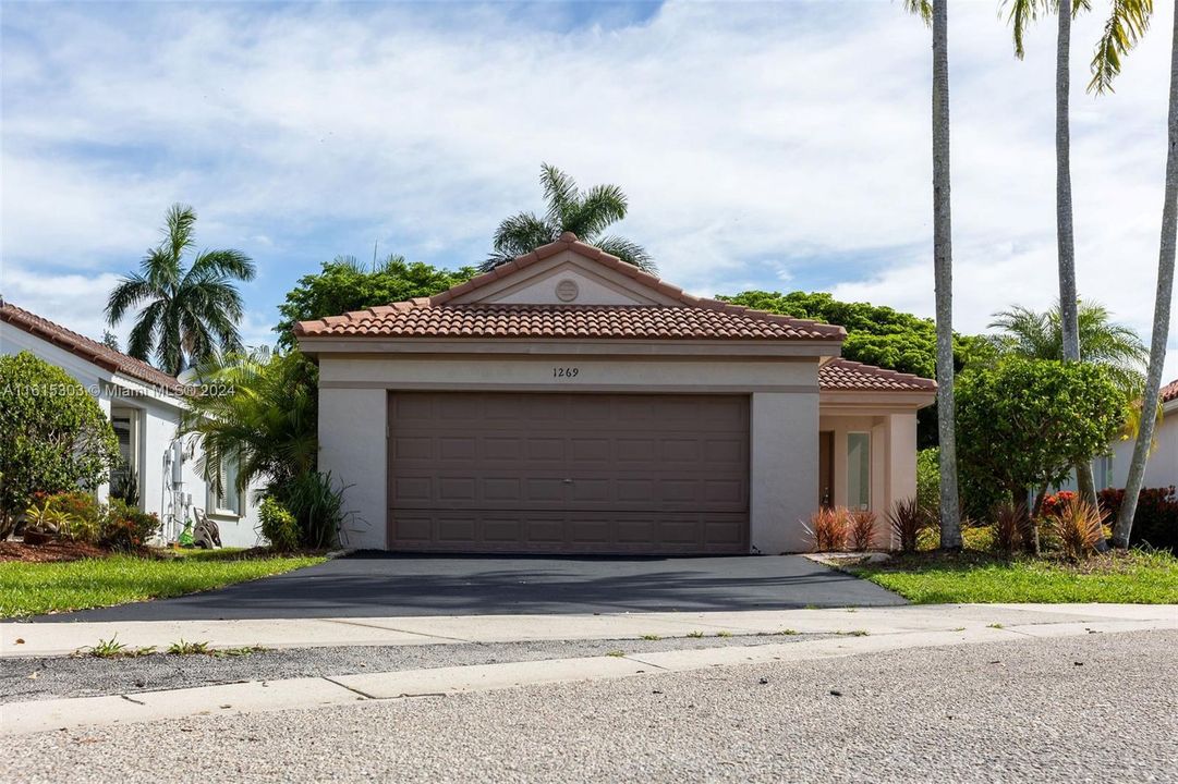 For Sale: $633,000 (3 beds, 2 baths, 1420 Square Feet)