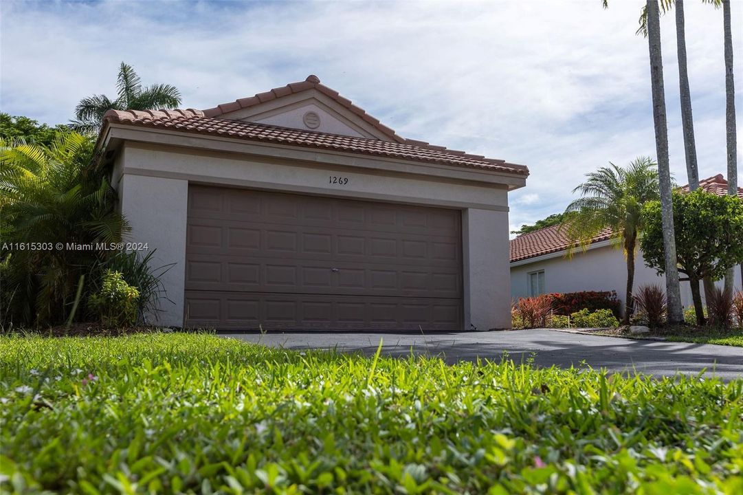 For Sale: $633,000 (3 beds, 2 baths, 1420 Square Feet)