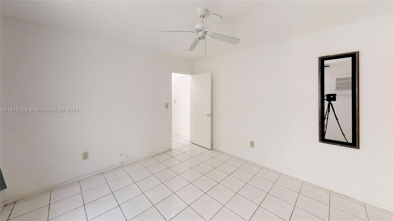 For Sale: $220,000 (1 beds, 1 baths, 586 Square Feet)