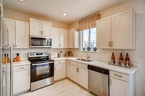 Active With Contract: $2,680 (3 beds, 2 baths, 1302 Square Feet)