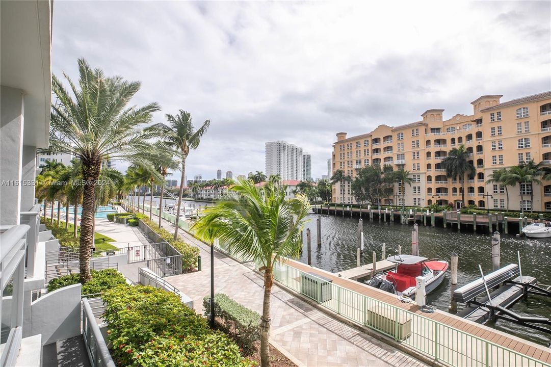 For Sale: $1,250,000 (2 beds, 3 baths, 1663 Square Feet)