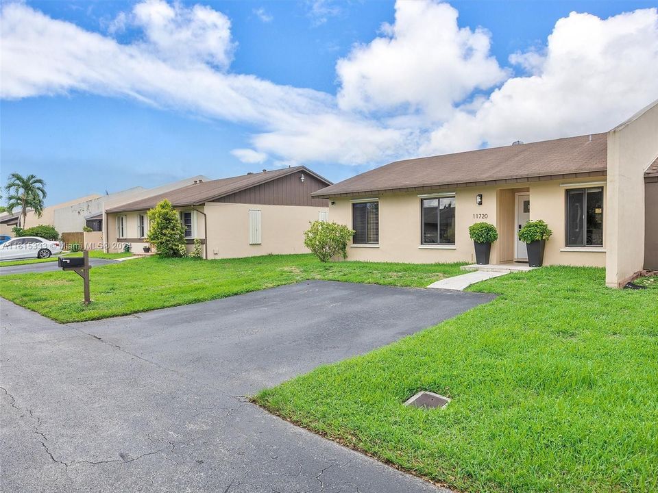 For Sale: $494,990 (3 beds, 2 baths, 1104 Square Feet)