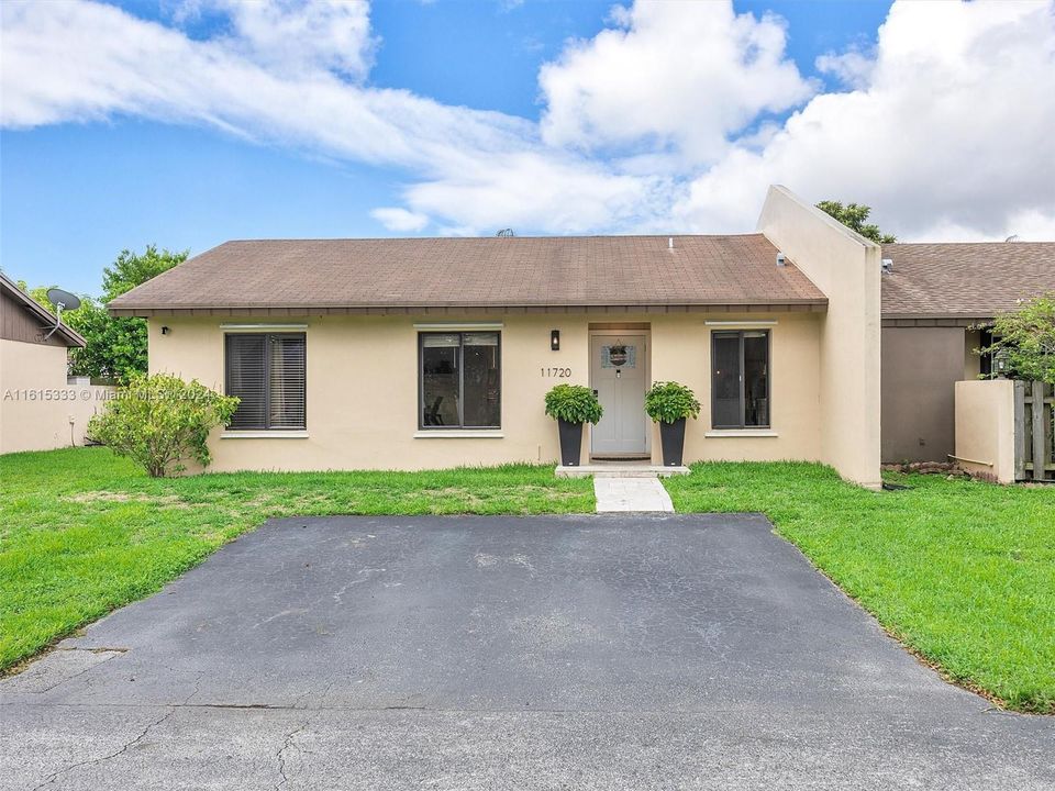 For Sale: $494,990 (3 beds, 2 baths, 1104 Square Feet)