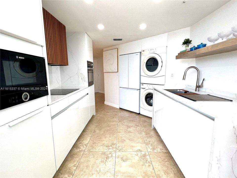 For Rent: $3,200 (2 beds, 2 baths, 959 Square Feet)