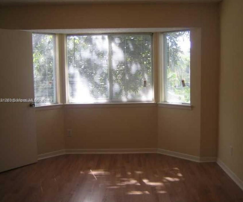 For Rent: $2,000 (2 beds, 2 baths, 1033 Square Feet)