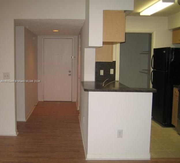 For Rent: $2,000 (2 beds, 2 baths, 1033 Square Feet)