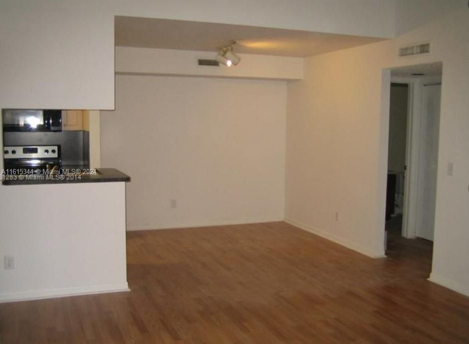 For Rent: $2,000 (2 beds, 2 baths, 1033 Square Feet)