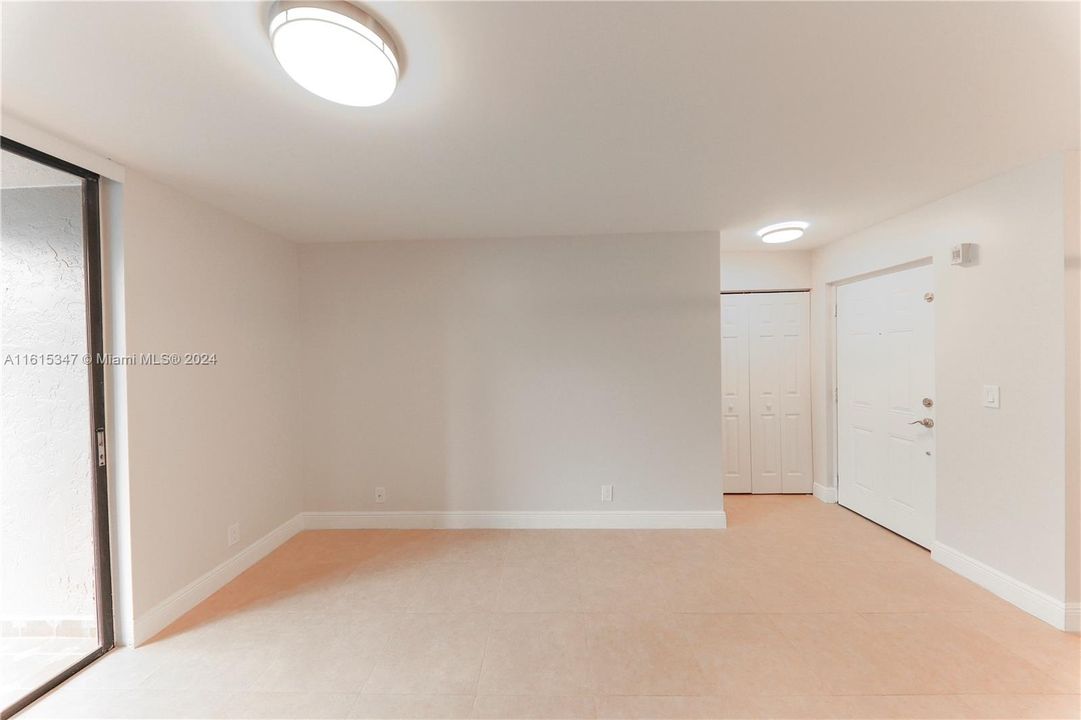 For Rent: $2,450 (2 beds, 2 baths, 963 Square Feet)