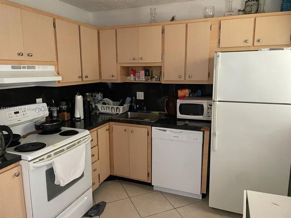 For Rent: $1,700 (1 beds, 1 baths, 720 Square Feet)
