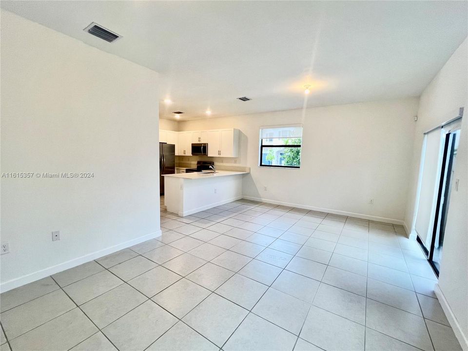 For Rent: $2,900 (3 beds, 2 baths, 1695 Square Feet)