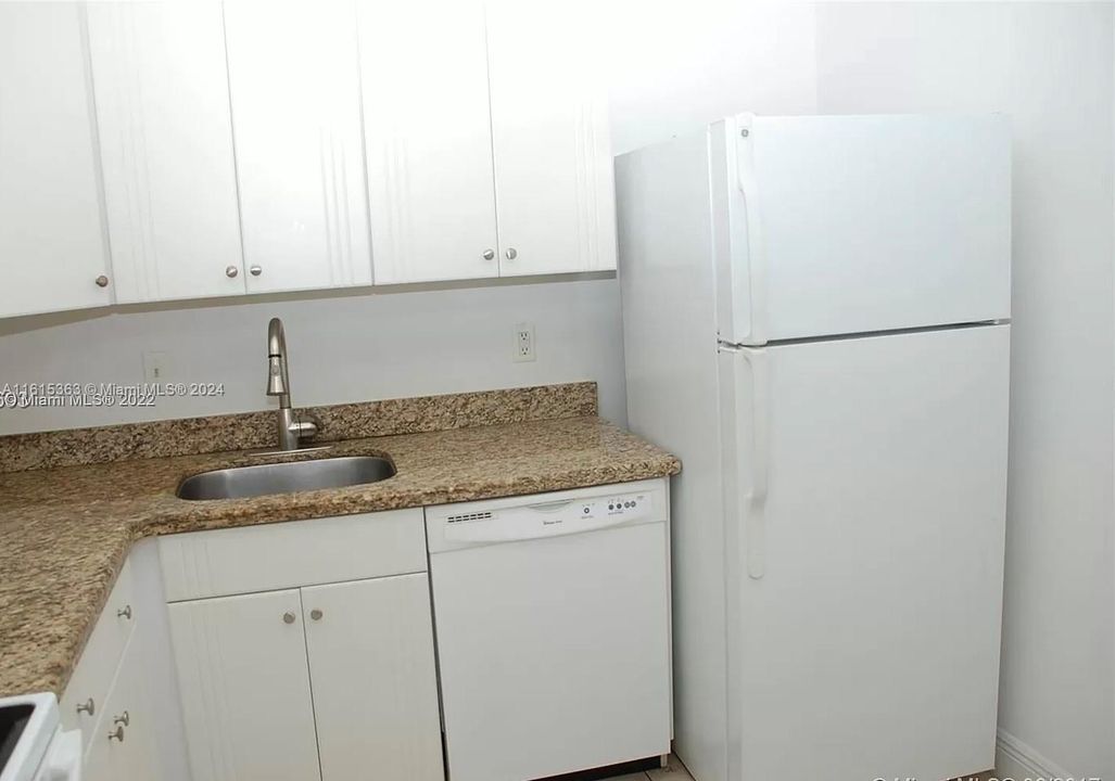 For Rent: $1,850 (1 beds, 1 baths, 810 Square Feet)