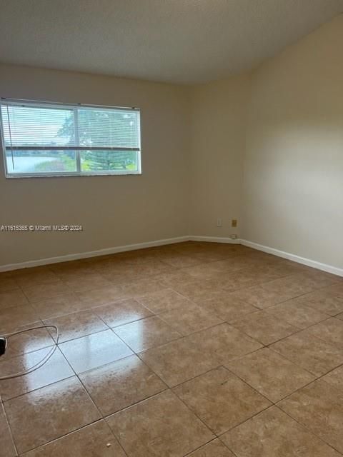 For Rent: $2,100 (2 beds, 2 baths, 1096 Square Feet)