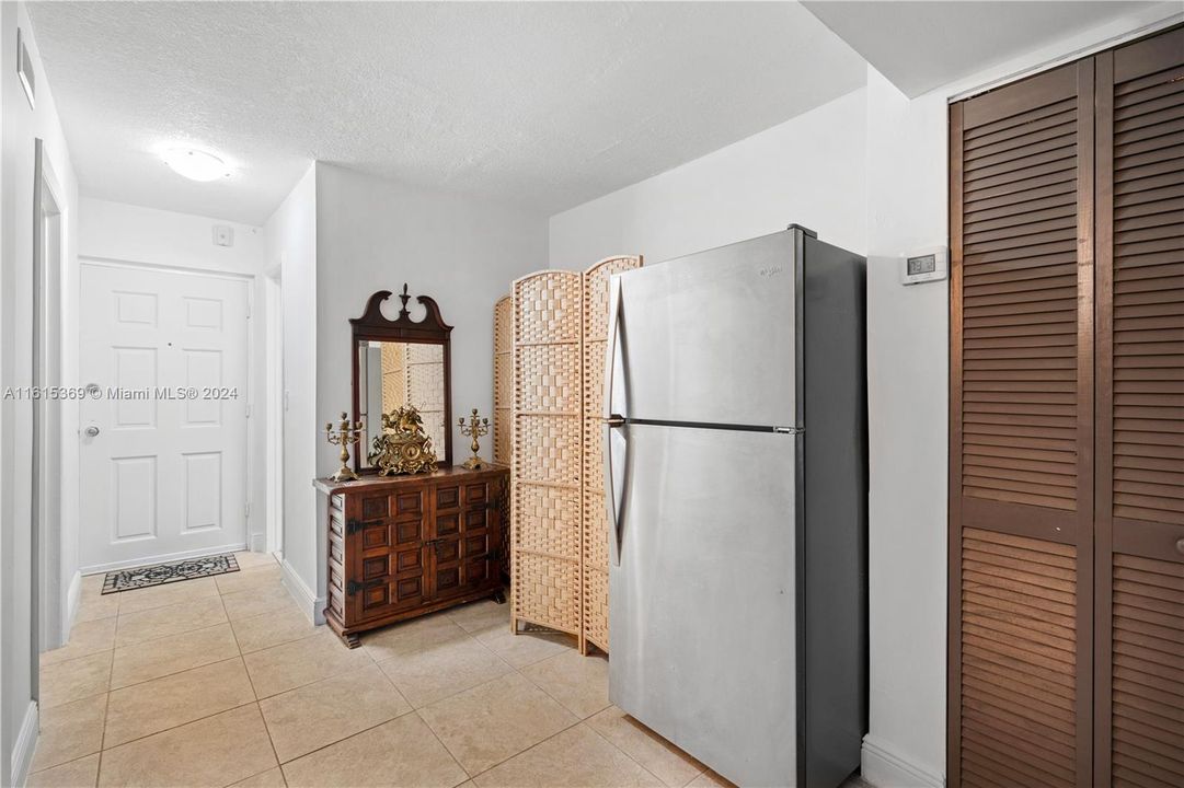 For Sale: $265,000 (1 beds, 1 baths, 795 Square Feet)