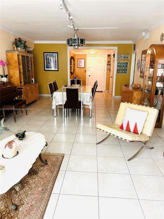 En Venta: $550,000 (2 camas, 2 baños, 1323 Pies cuadrados)