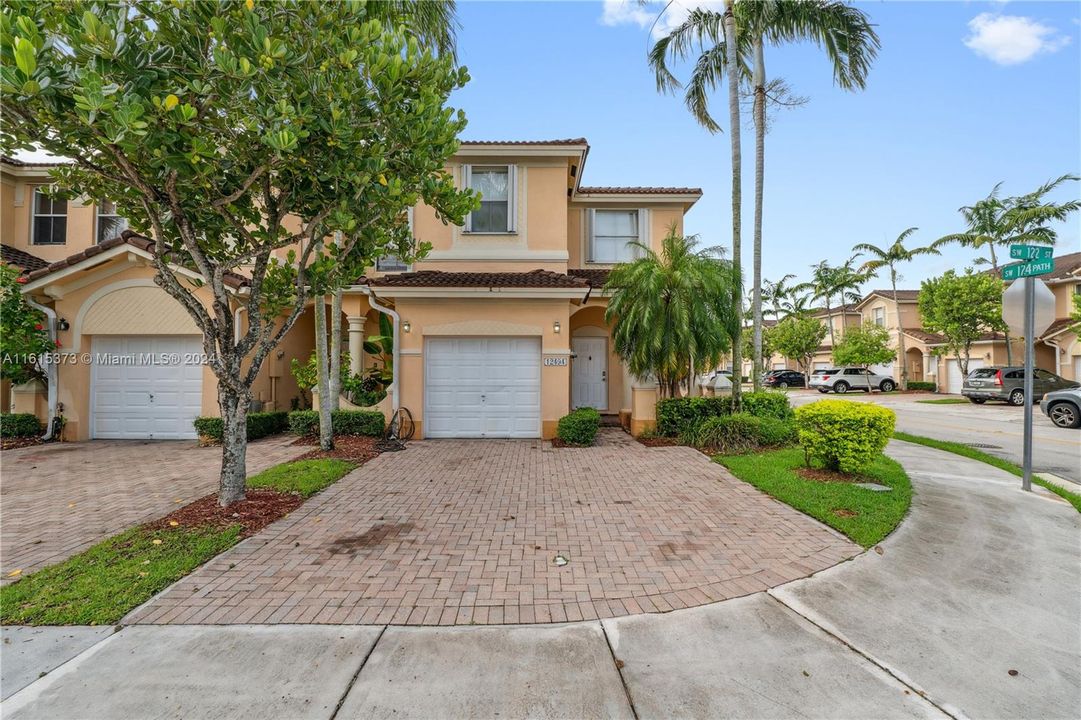 For Sale: $520,000 (3 beds, 2 baths, 1452 Square Feet)