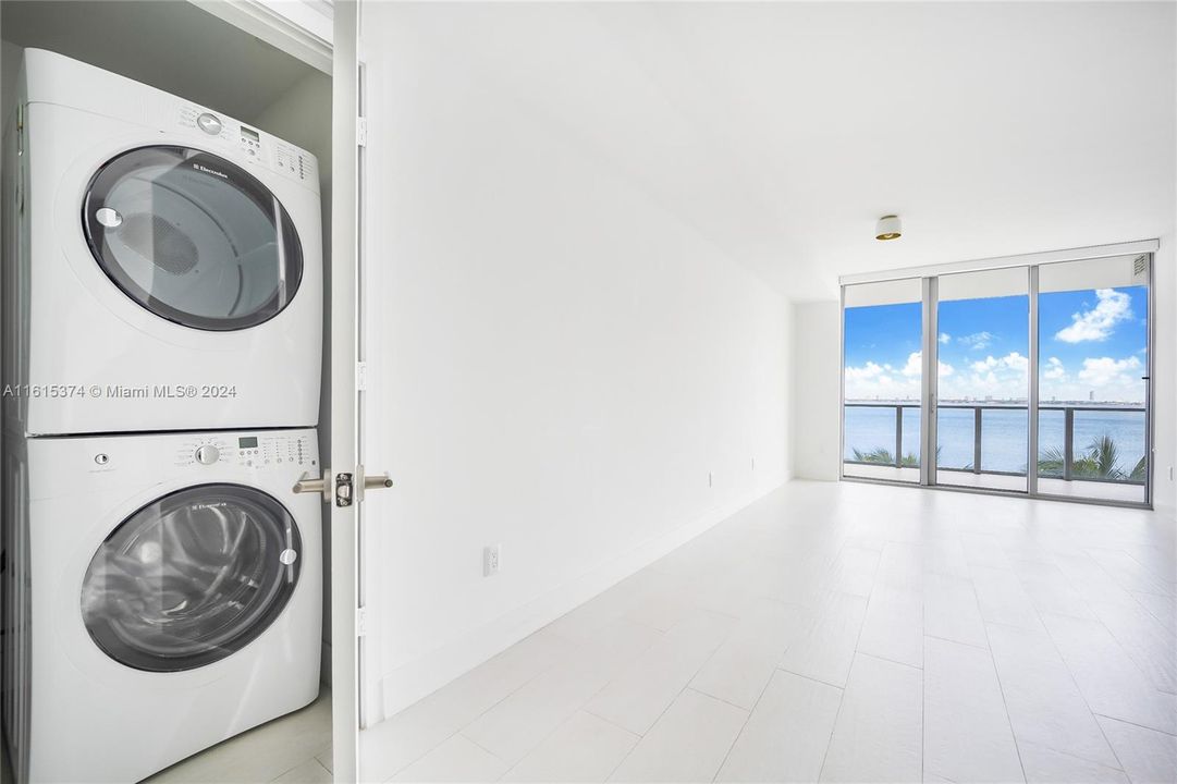 Active With Contract: $4,500 (2 beds, 2 baths, 1029 Square Feet)