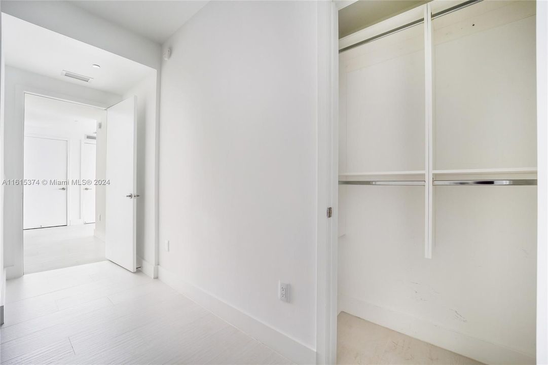 Active With Contract: $4,500 (2 beds, 2 baths, 1029 Square Feet)