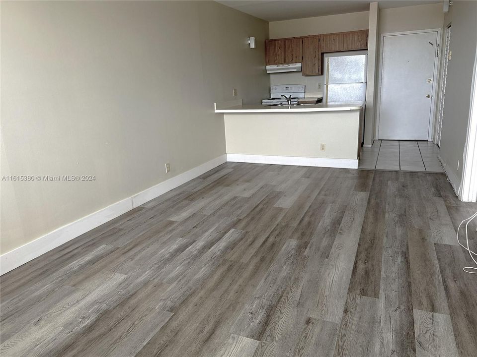 For Rent: $1,650 (1 beds, 1 baths, 606 Square Feet)