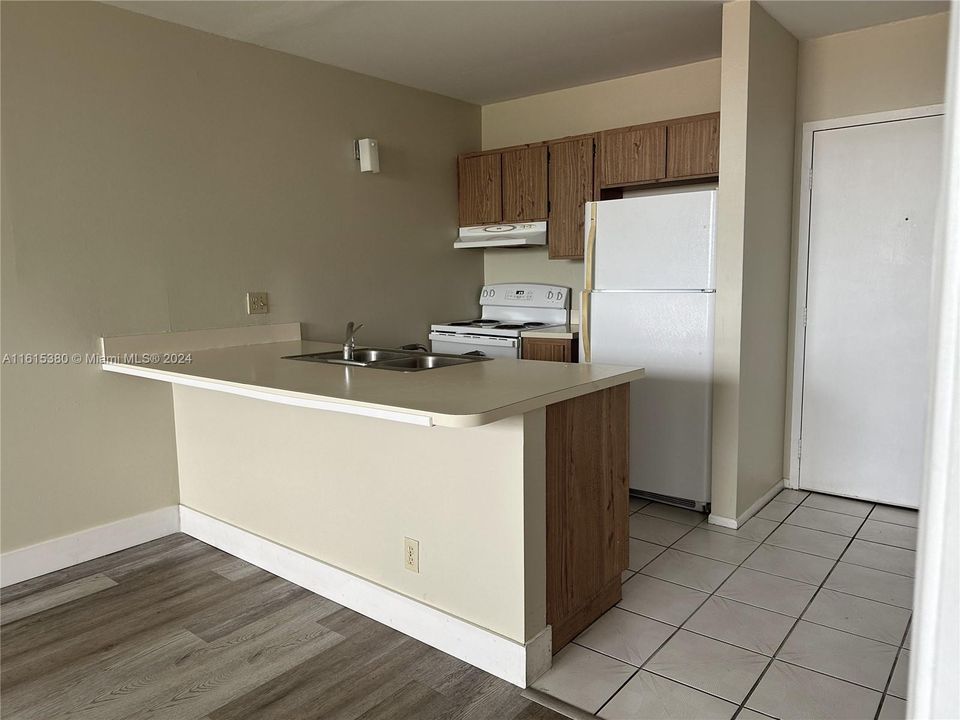 For Rent: $1,650 (1 beds, 1 baths, 606 Square Feet)