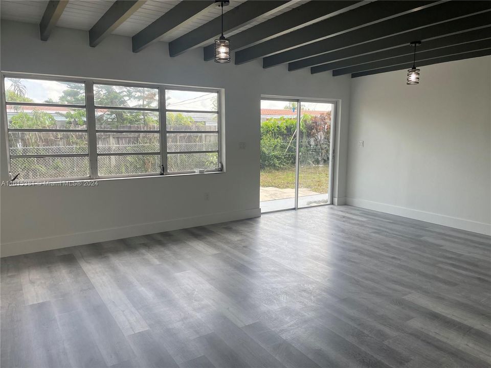 En Venta: $849,995 (4 camas, 2 baños, 1924 Pies cuadrados)