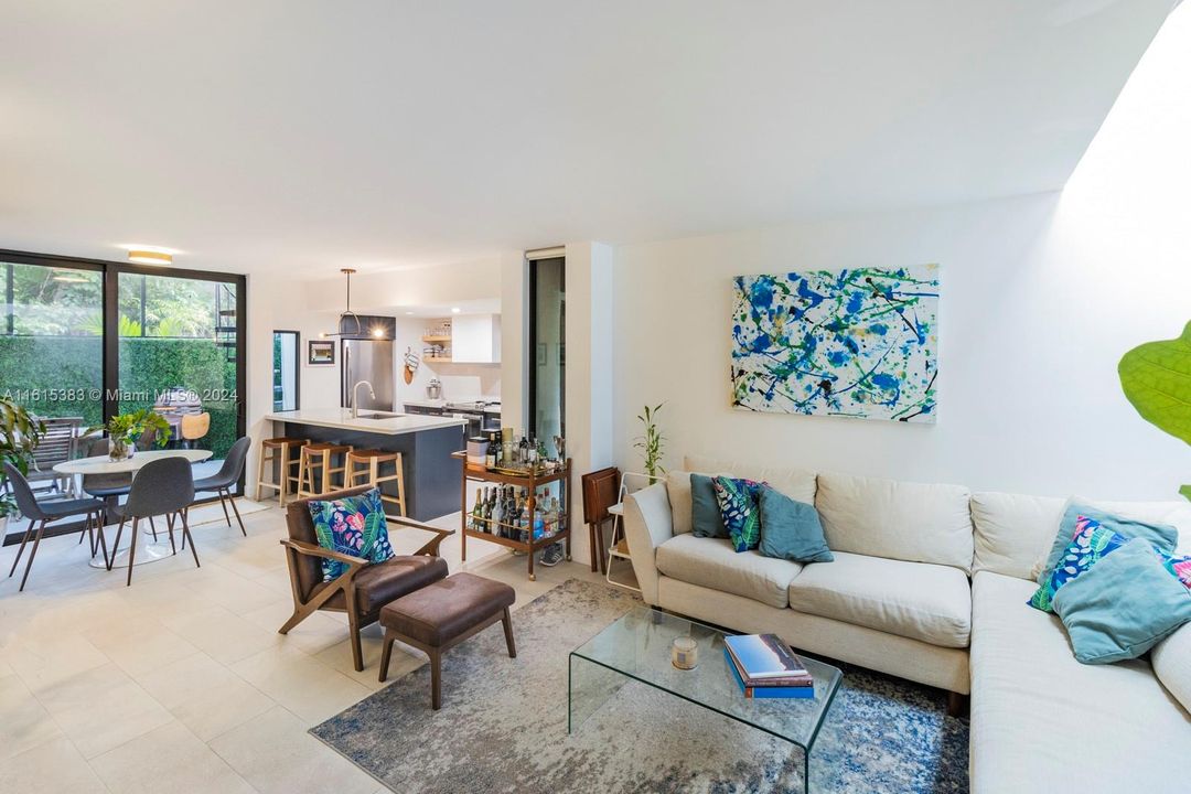 For Sale: $1,200,000 (2 beds, 2 baths, 1225 Square Feet)