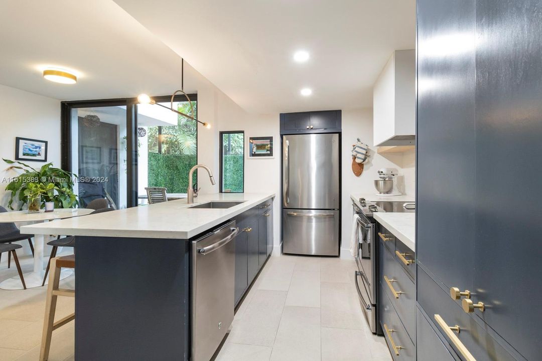 For Sale: $1,200,000 (2 beds, 2 baths, 1225 Square Feet)