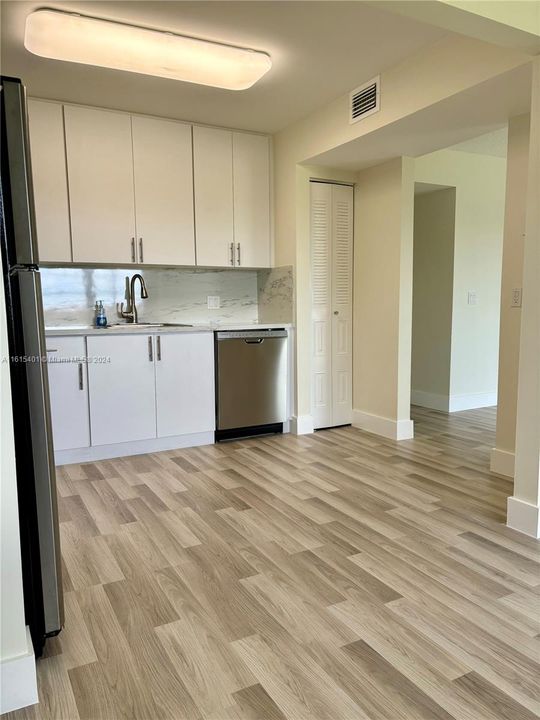 For Rent: $1,700 (1 beds, 1 baths, 957 Square Feet)